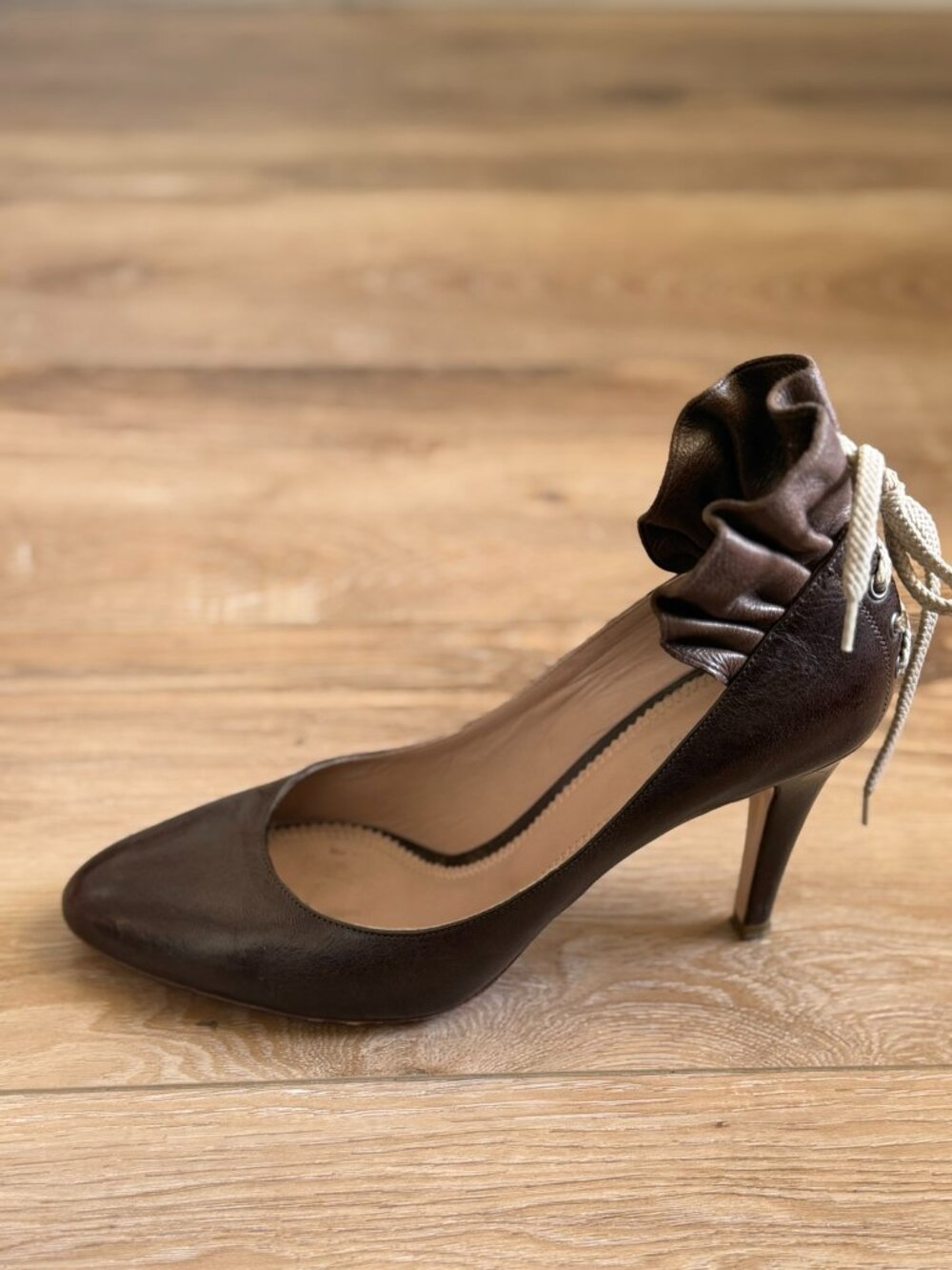 Chloe Ruffle-Back Heels, Size 40 - Picture 4 of 10
